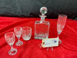 CRYSTAL DECANTER W/ 4 GLASSES