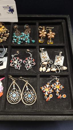 TRAY OF FASHION JEWELRY EARRINGS