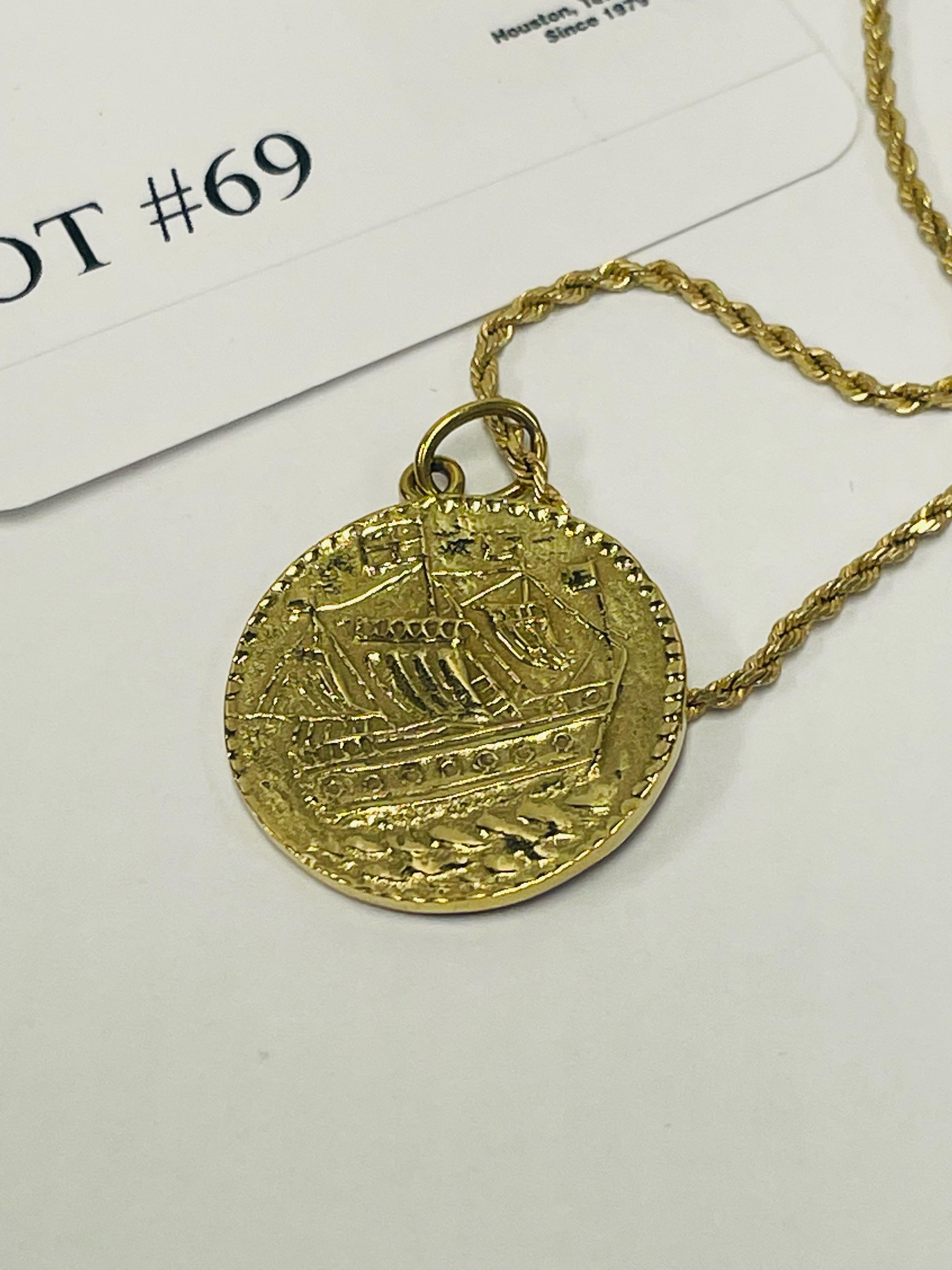 YELLOW GOLD SOMMER ISLAND HOGGE 12 PENCE COIN WITH GOLD ROPE CHAIN