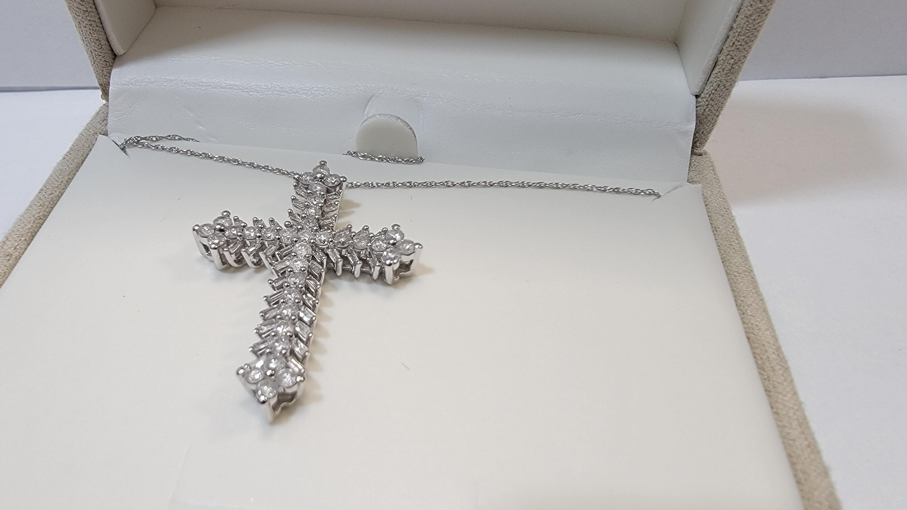 10KT WHITE GOLD 1.00CTW DIAMOND CROSS PENDANT WITH CHAIN AND APPRAISAL