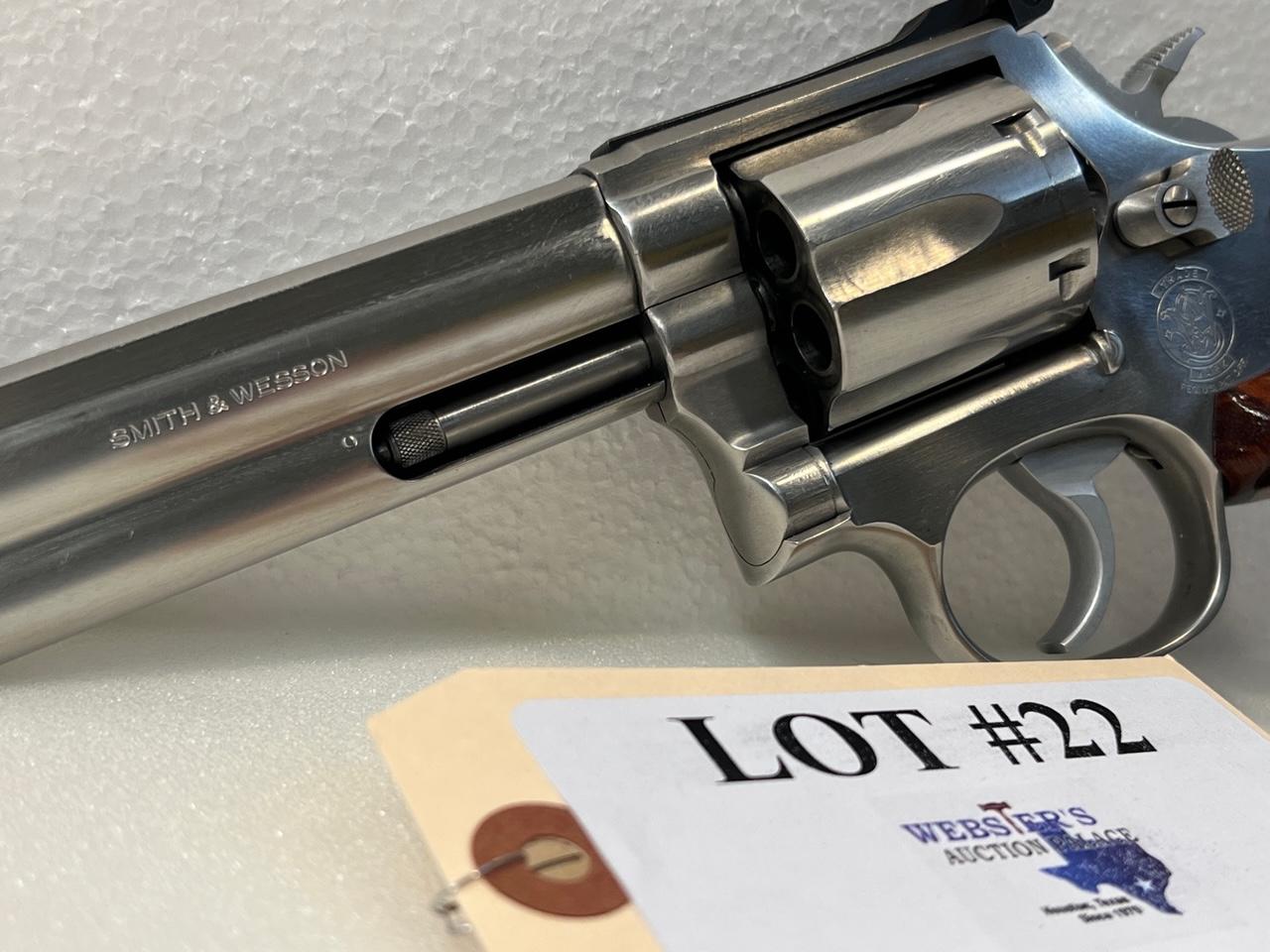 SMITH AND WESSON MODEL 686 STAINLESS .357 MAG REVOLVER