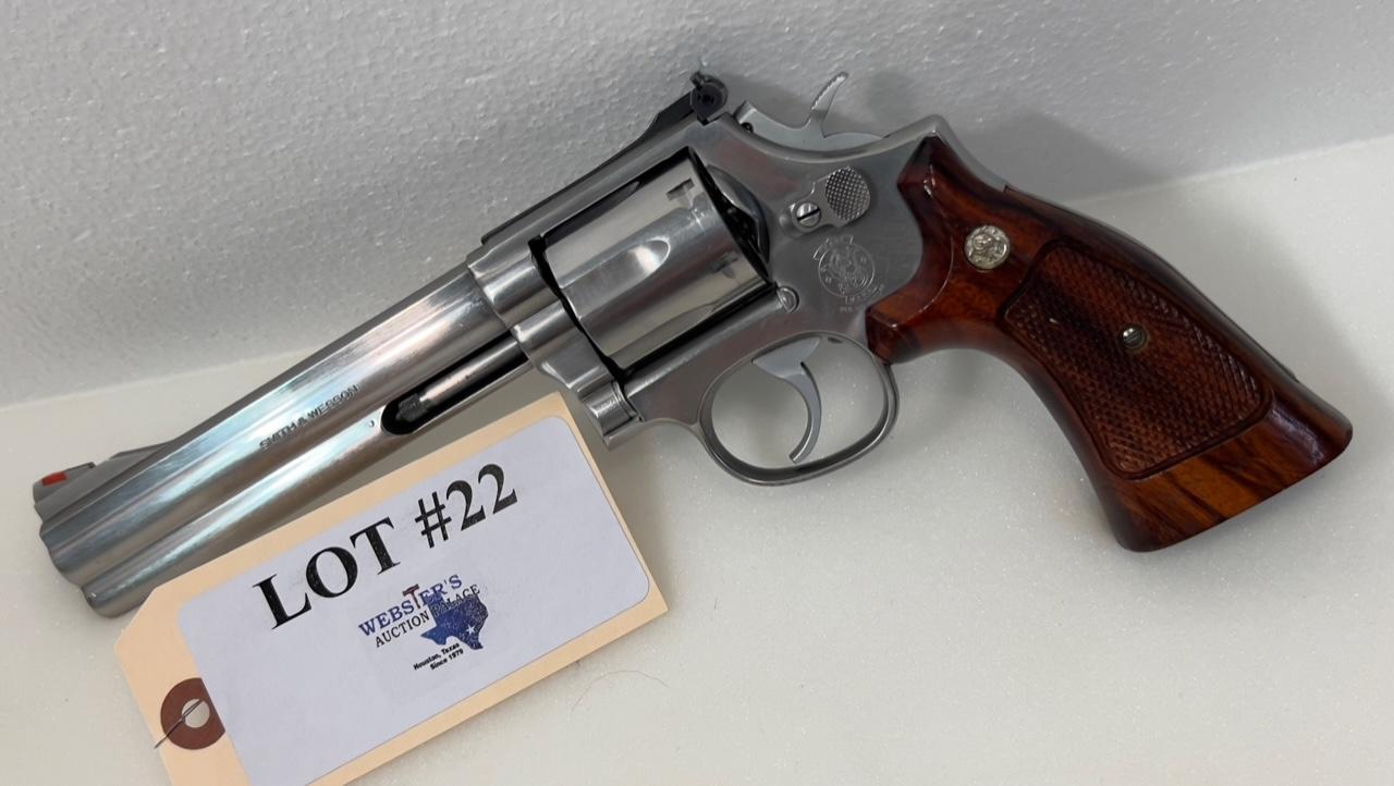 SMITH AND WESSON MODEL 686 STAINLESS .357 MAG REVOLVER