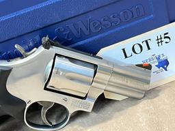 SMITH AND WESSON MODEL 686-6 7 SHOT .357 MAG REVOLVER