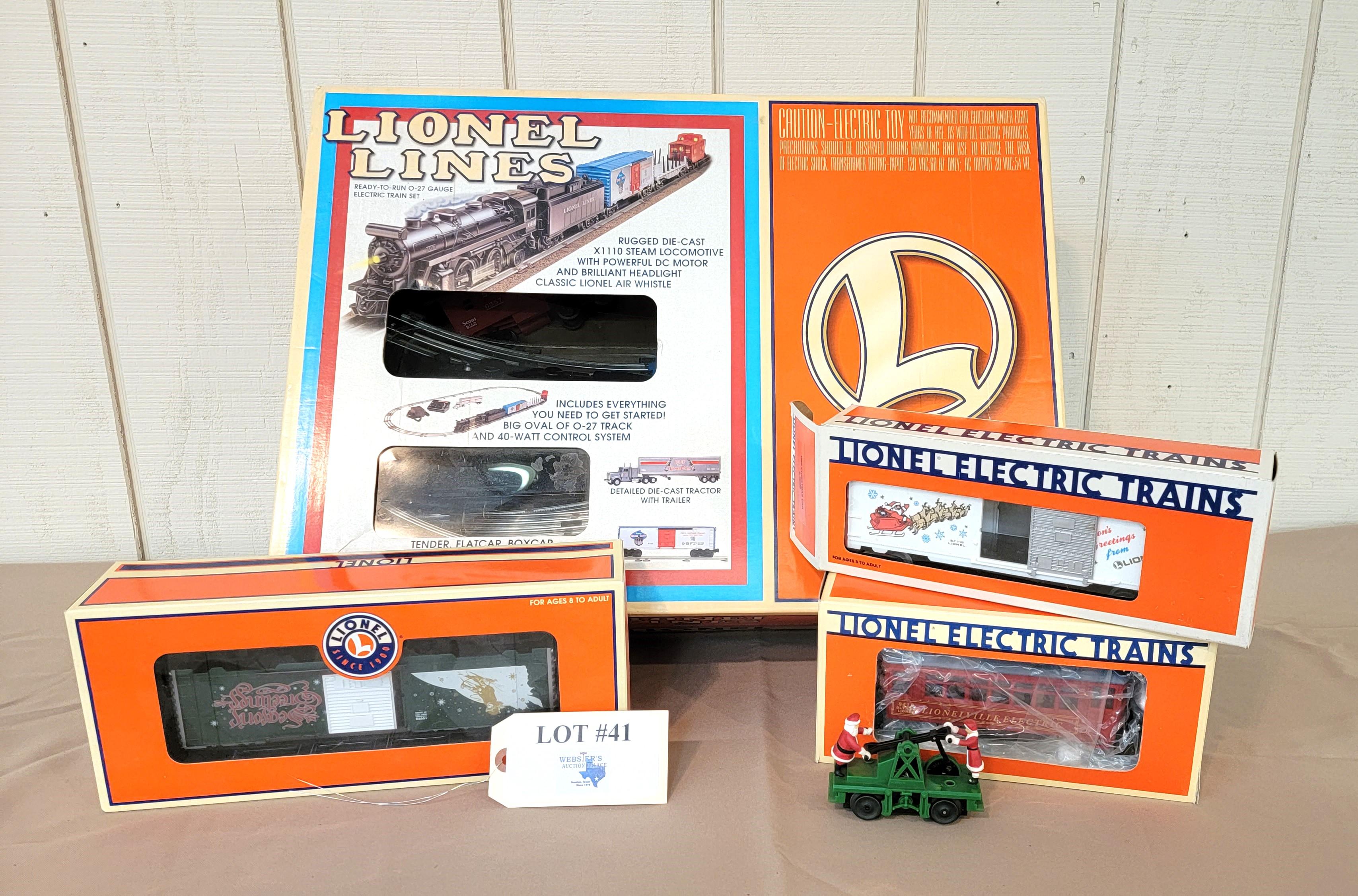 LOT OF LIONEL TRAIN CARS AND TRAIN SET