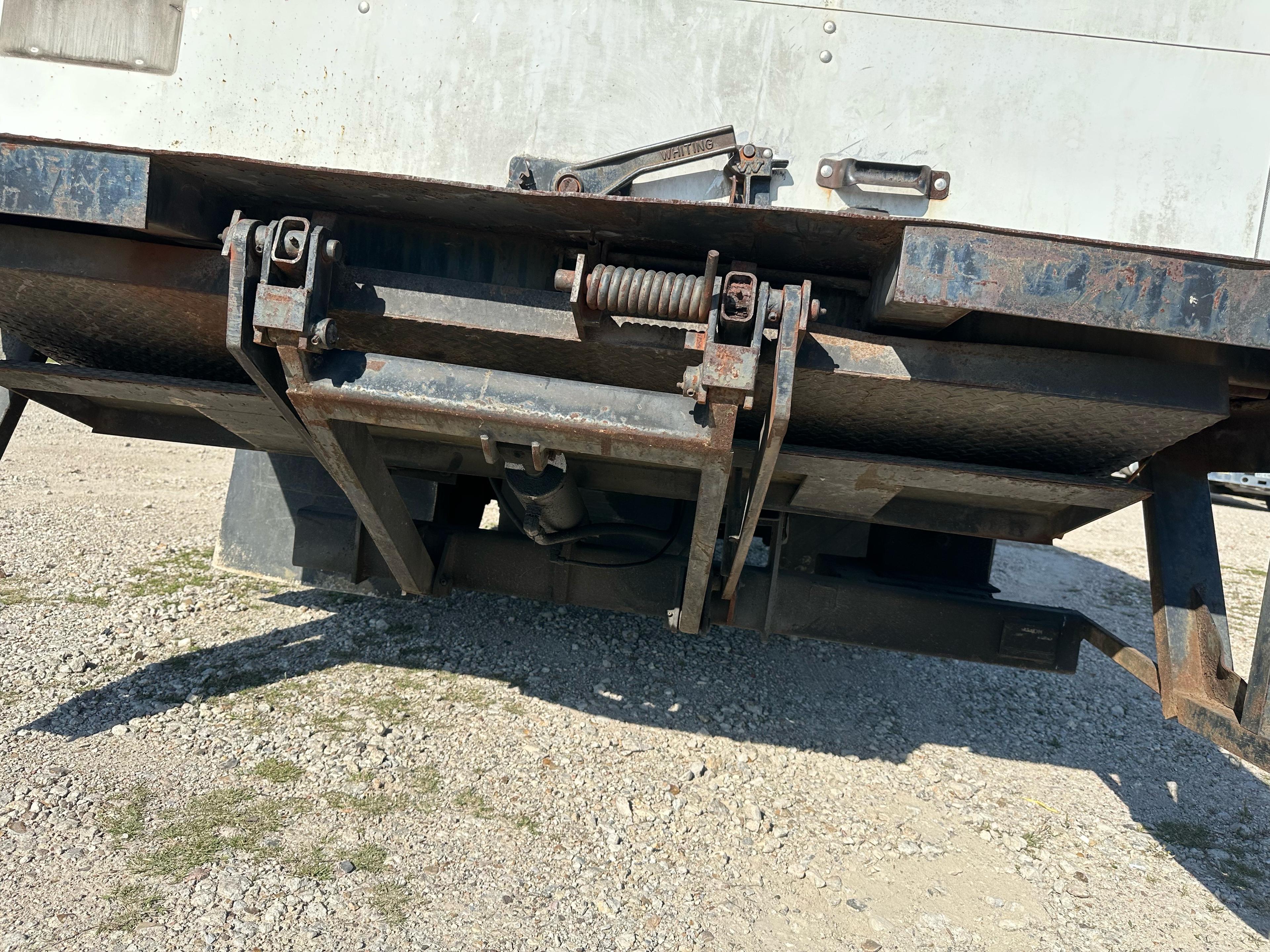 2000 ISUZU BOX TRUCK WITH LIFT - RUNNING