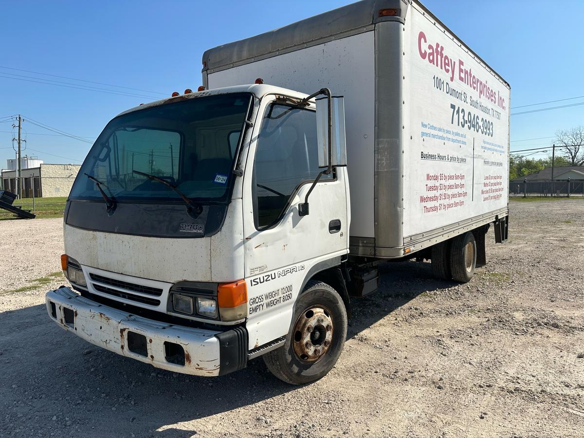 2000 ISUZU BOX TRUCK WITH LIFT - RUNNING