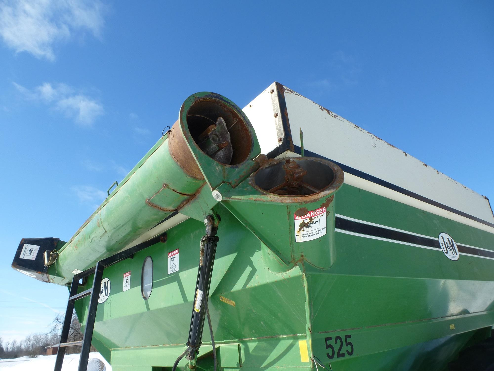 J&M 525 Grain Buggy