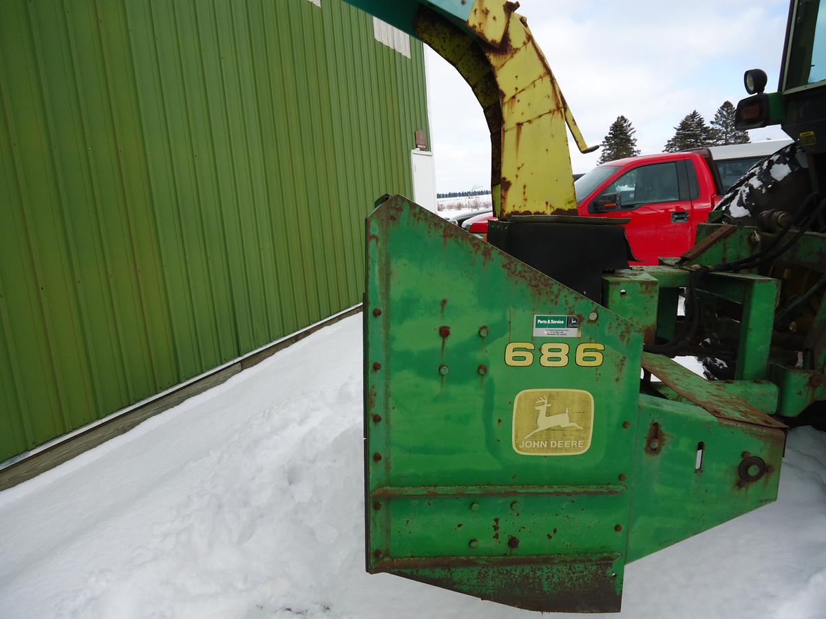 JD 686 7' snowblower