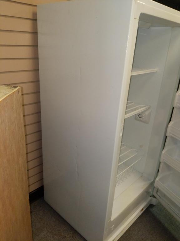 Frigidaire stand up freezer works