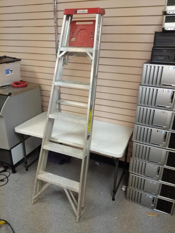 6 ft Aluminum step ladder