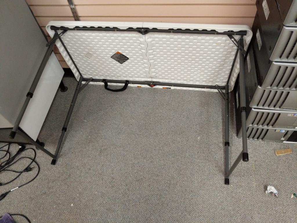 4 ft folding lifetime table with adjustable leg height