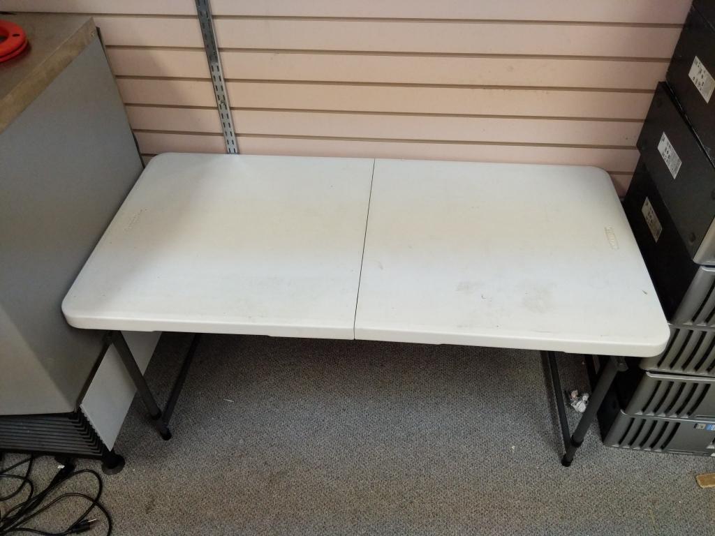 4 ft folding lifetime table with adjustable leg height