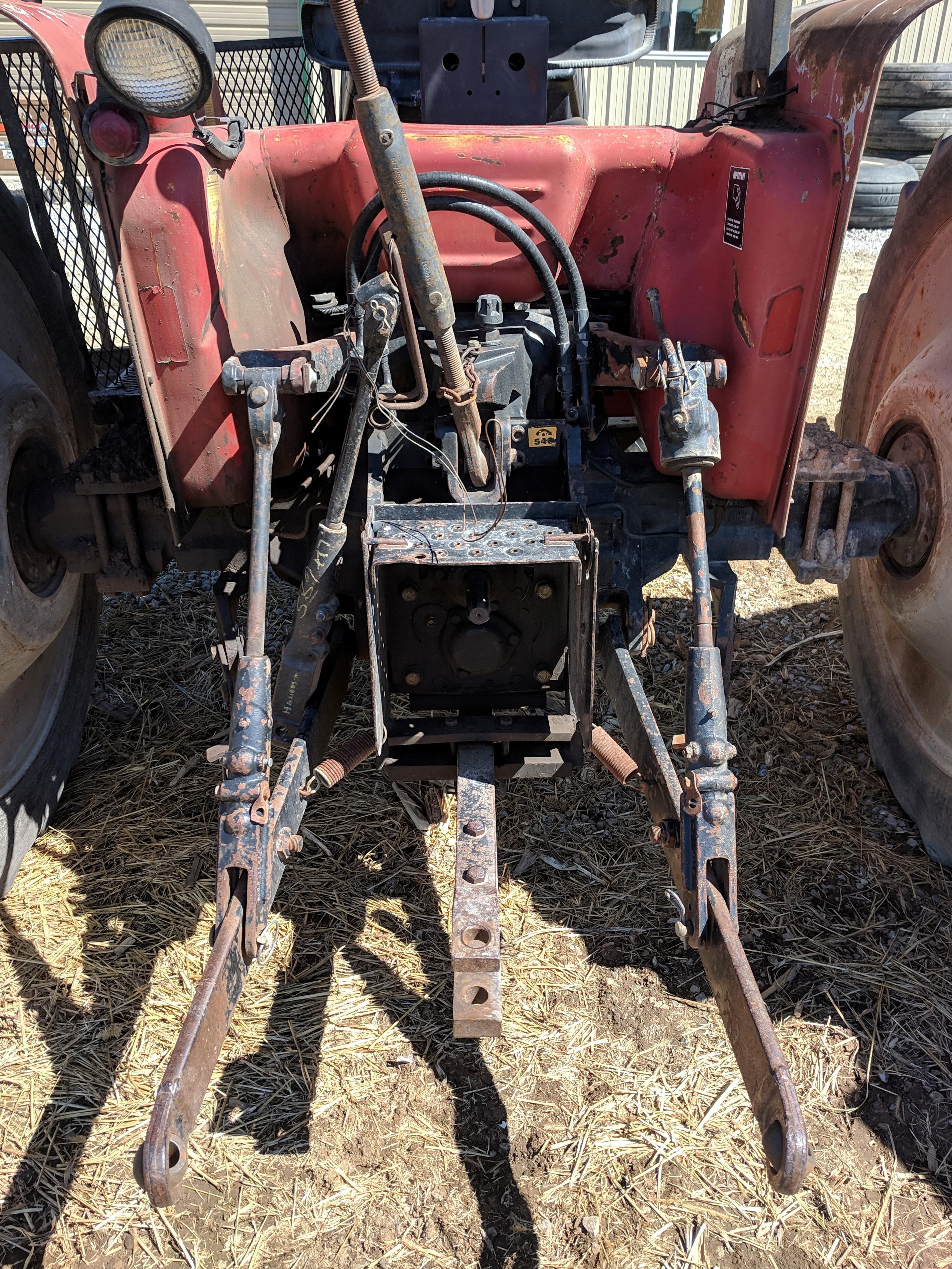 Case IH 3220 Utility Tractor