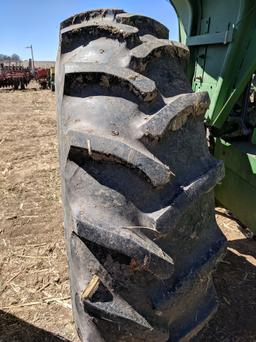 John Deere 2955 Utility Tractor