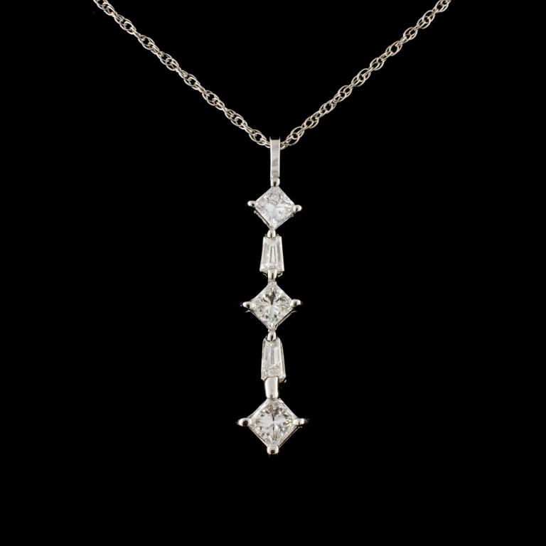 14K White Gold 0.85ctw Diamond Pendant