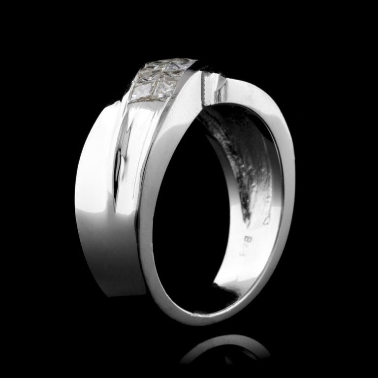 18K White Gold 0.70ctw Diamond Ring