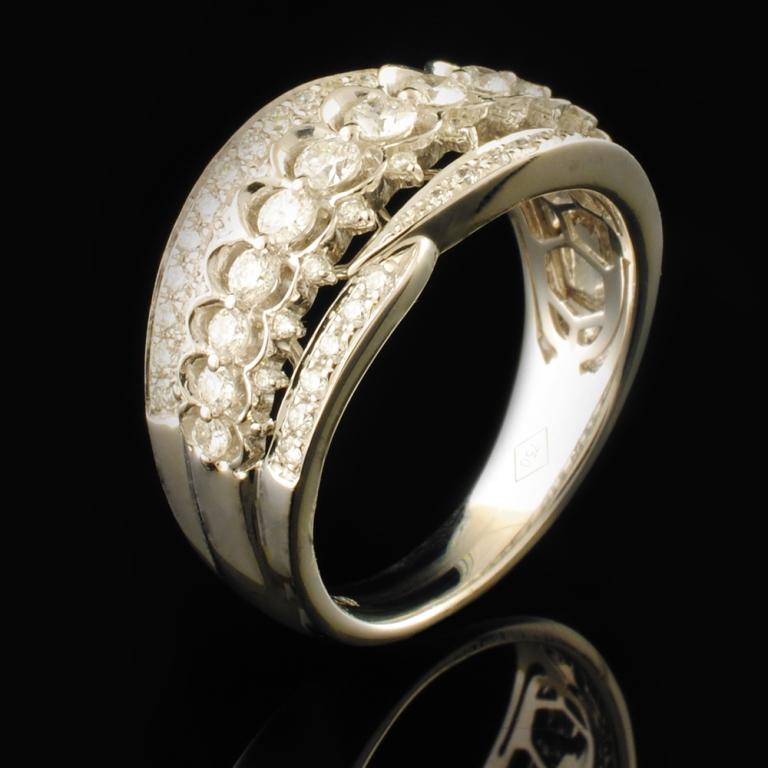 18K White Gold 0.75ctw Diamond Ring