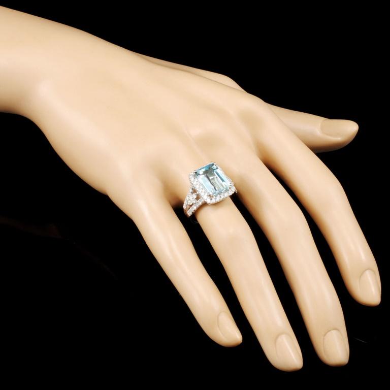 18K Gold 4.25ct Aquamarine & 0.88ctw Diamond Ring