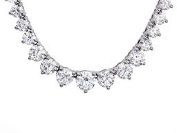 ^18k White Gold 9.00ct Diamond Necklace