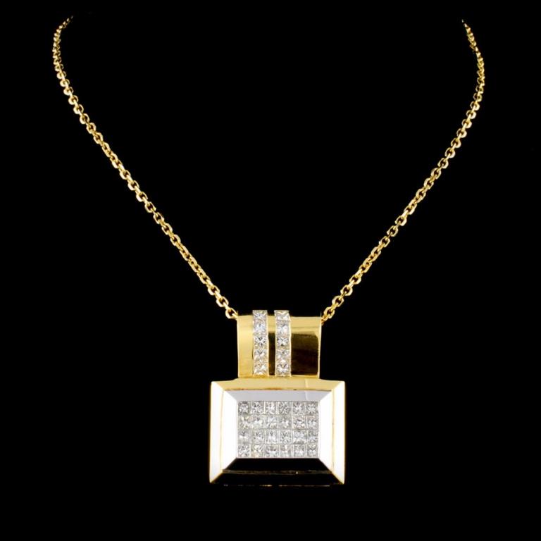 18K Gold 3.08ctw Diamond Pendant