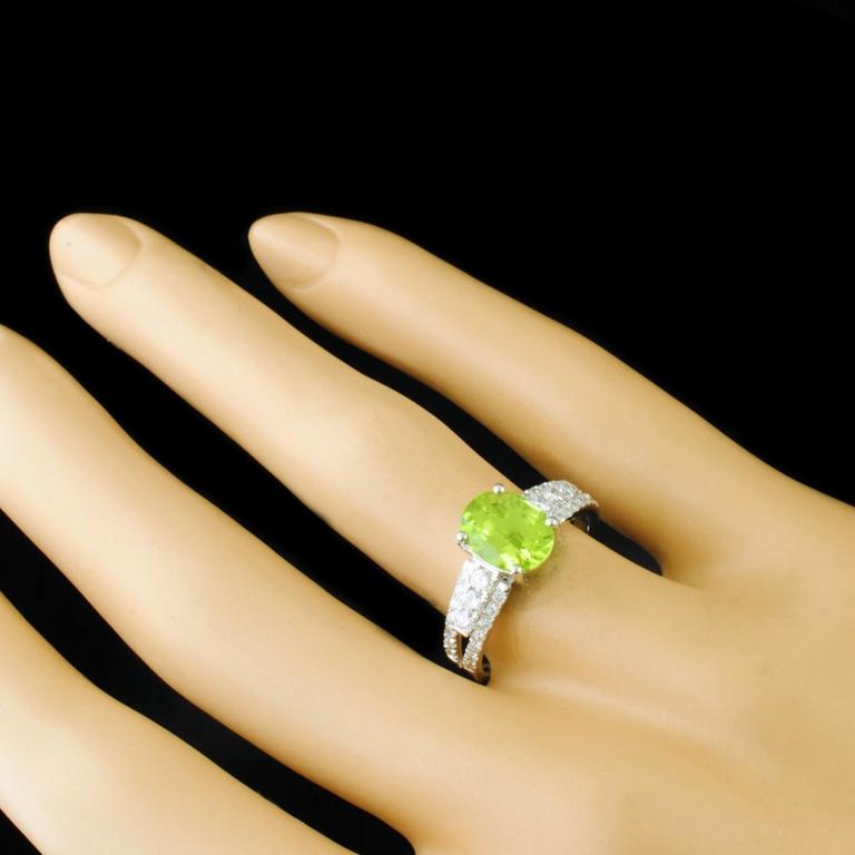 14k Gold 1.63ct Peridot & 0.43ctw Diamond Ring