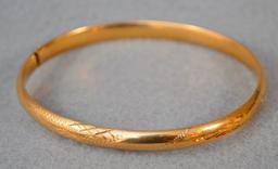 14k Gold Womens Single Hinged Bracelet W/ Etched Finish