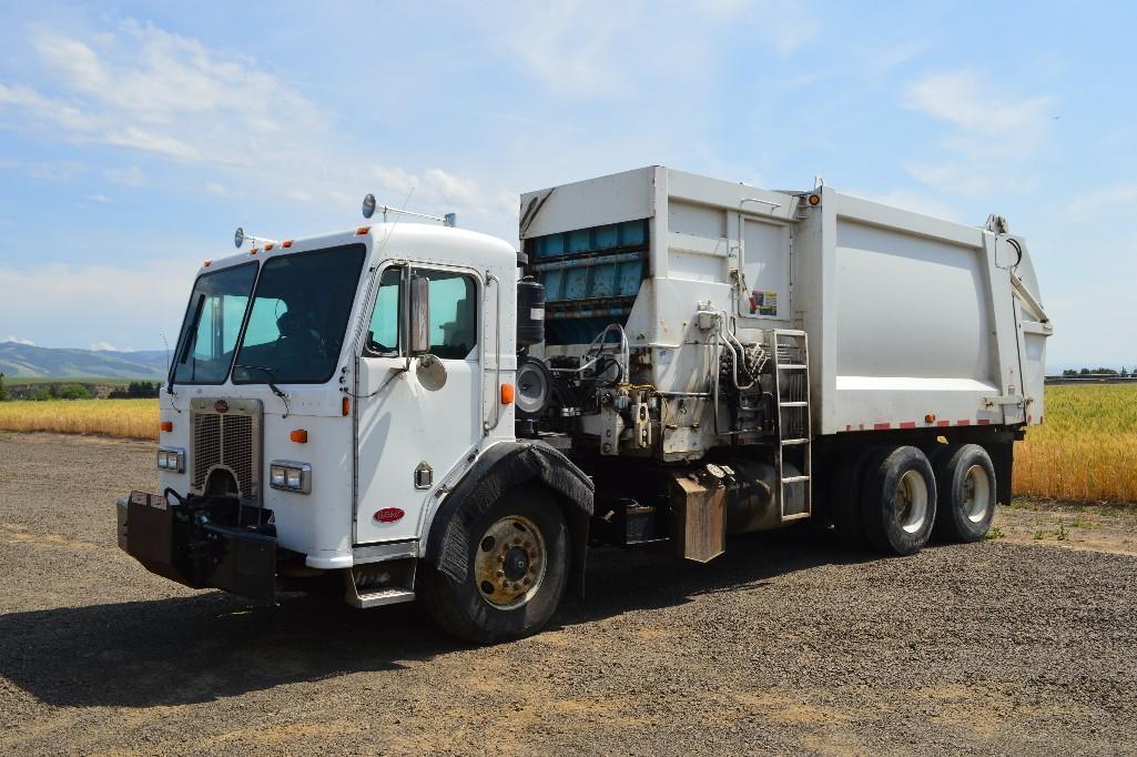 2004 Peterbilt 320 3-Axle Refuse Collection Truck