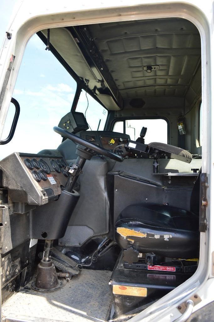 2004 Peterbilt 320 3-Axle Refuse Collection Truck