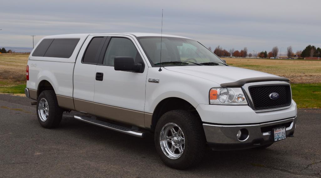 2008 Ford F150 4 x 4 XLT Extended Cab w/ Canopy Shell