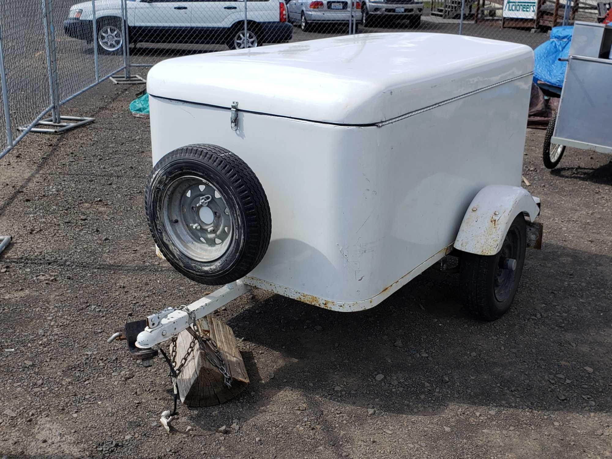 1980 2-Wheeled Cargo Trailer w/ Latched Roof & Back