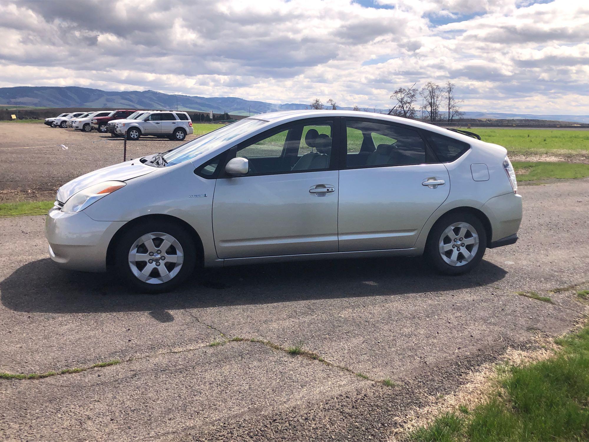 2005 Toyota Prius 4-Dr Hatchback