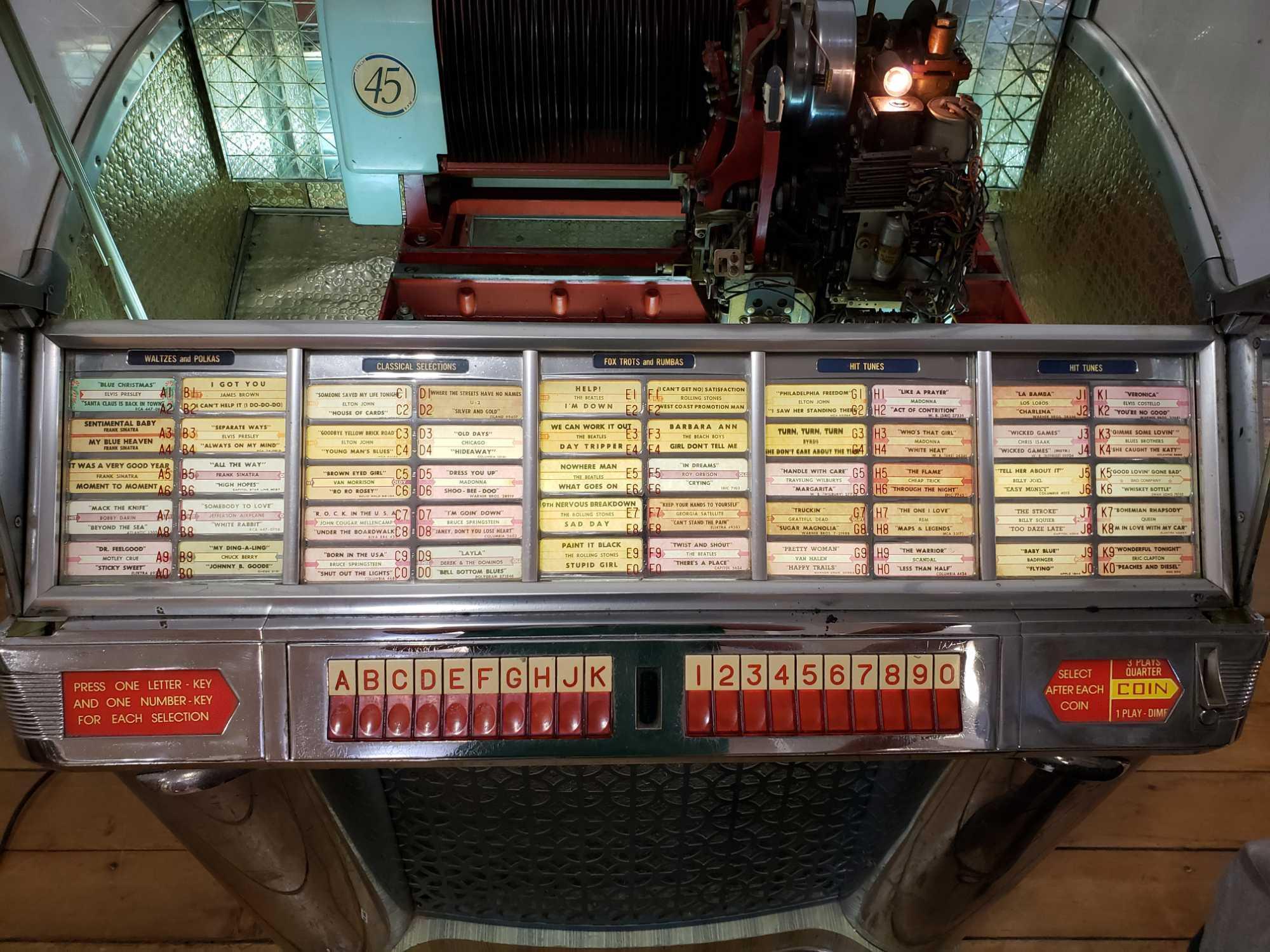 De Luxe Hi-Fidelity Seeburg Select-O-Matic 100 Jukebox