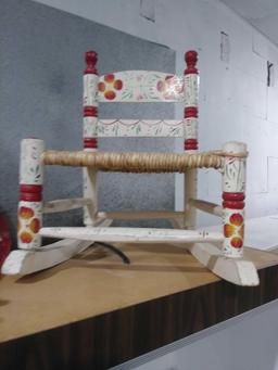 (1)CHILDS DOLL ROCKING CHAIR