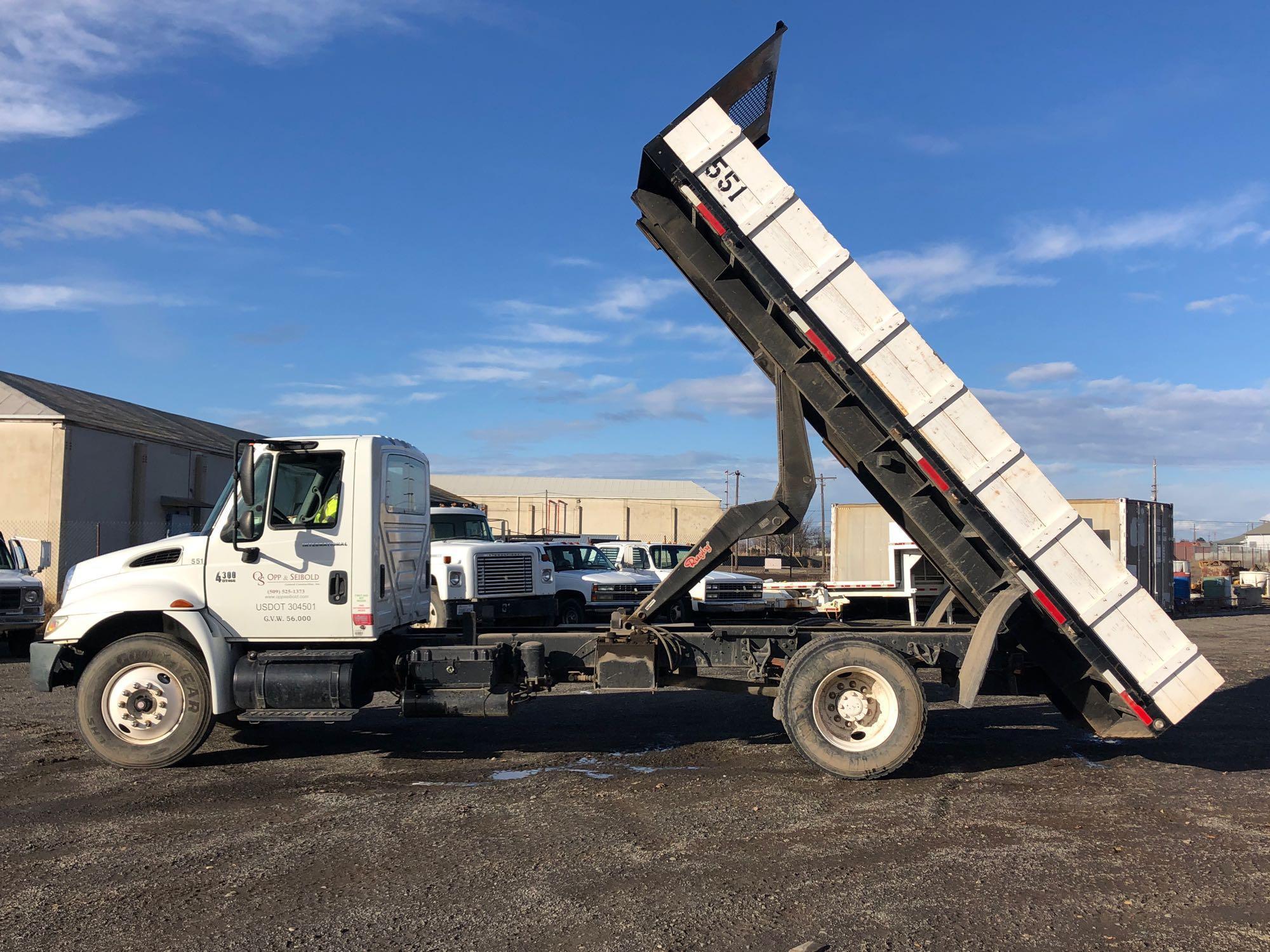 2003 International 4300 Truck