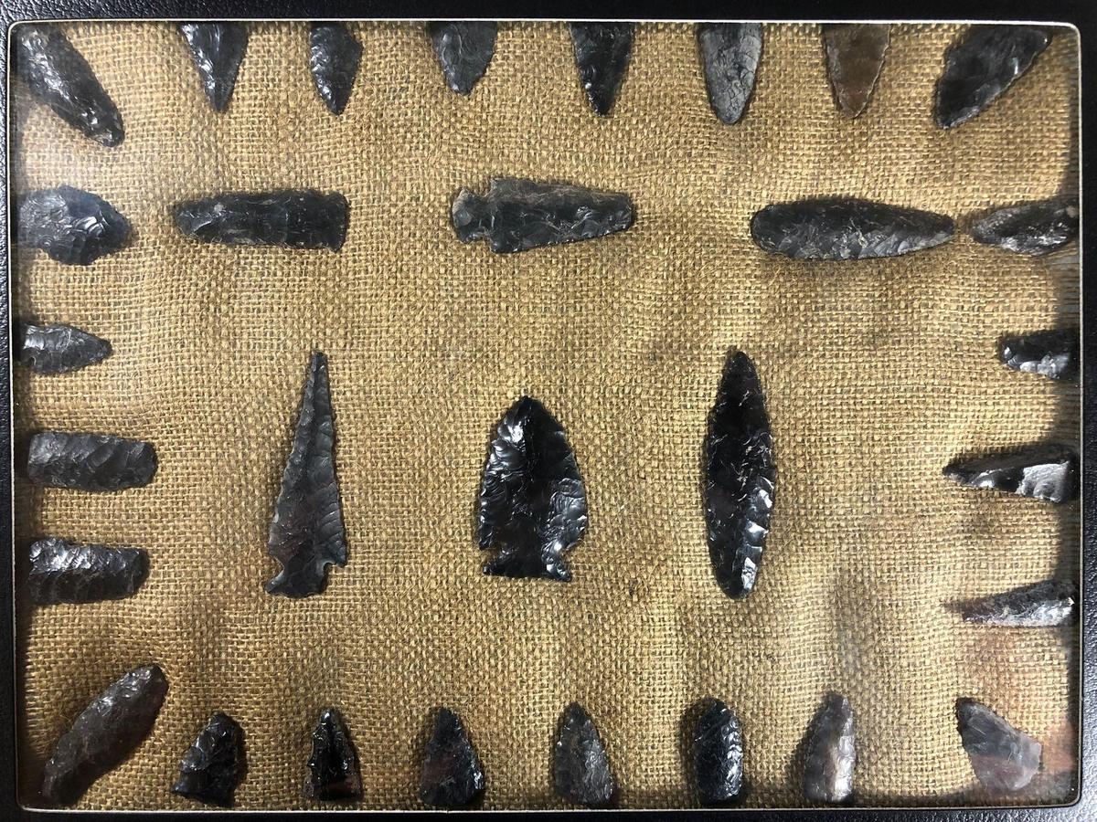 (30) Great Basin Obsidian Arrowheads & Knives