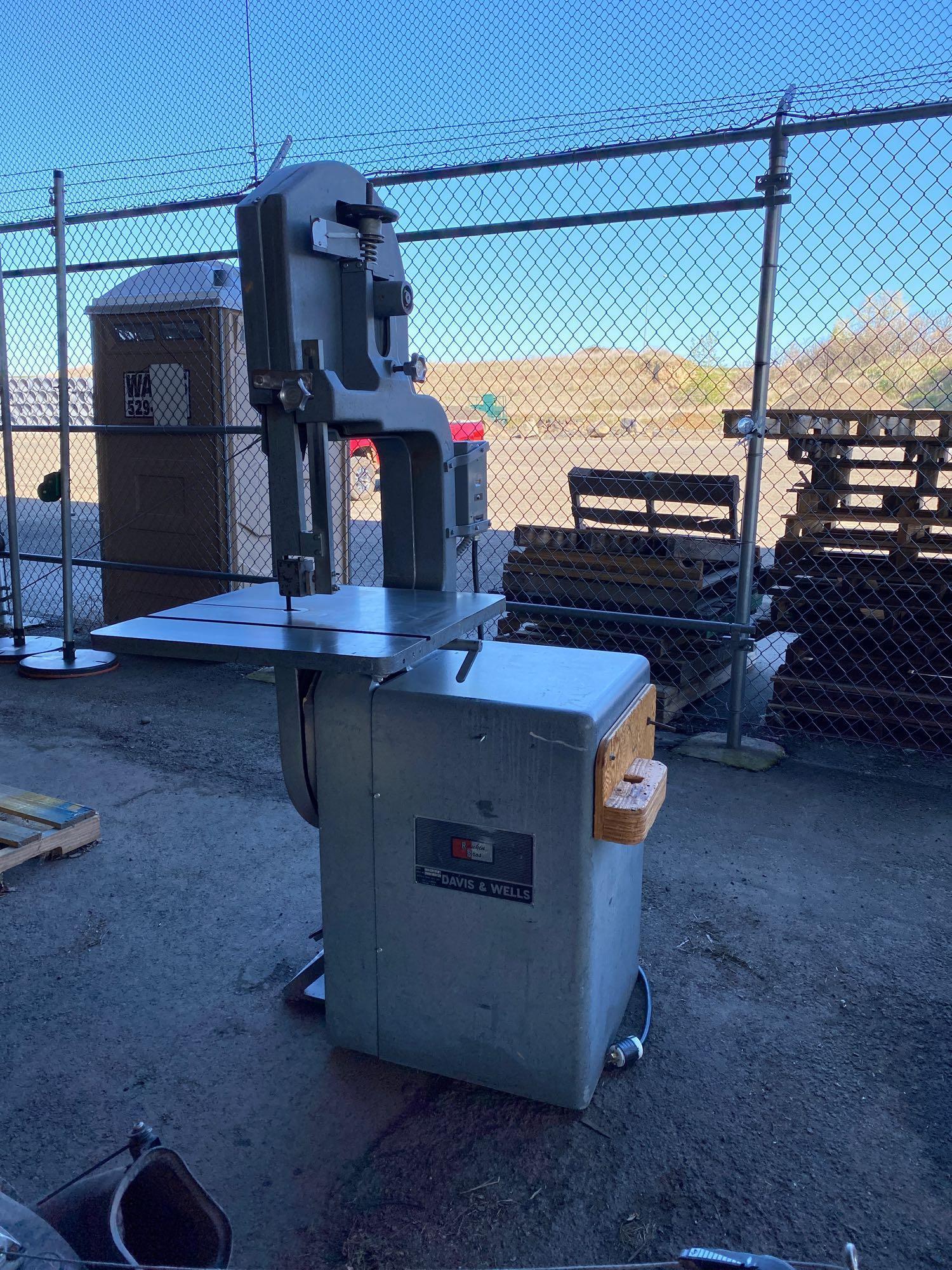 Davis & Wells Model DD.20.69 Vertical Band Saw