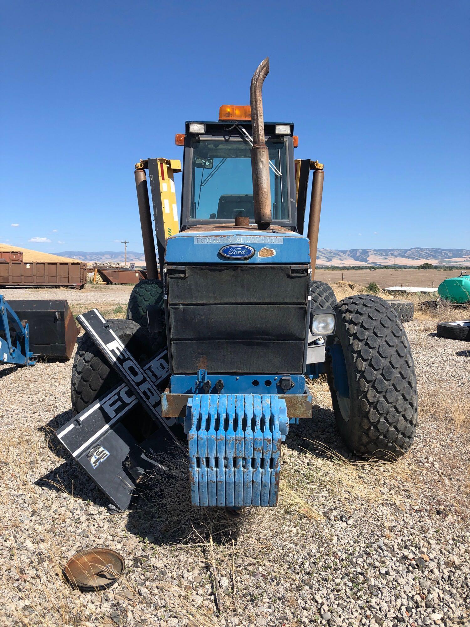 New Holland 9030 Versatile Bidirectional Tractor (ENGINE FIRE), Loader, & Wing Up Flail Mower