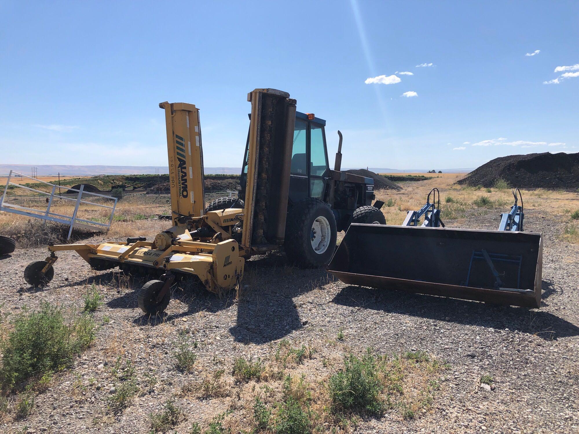 New Holland 9030 Versatile Bidirectional Tractor (ENGINE FIRE), Loader, & Wing Up Flail Mower