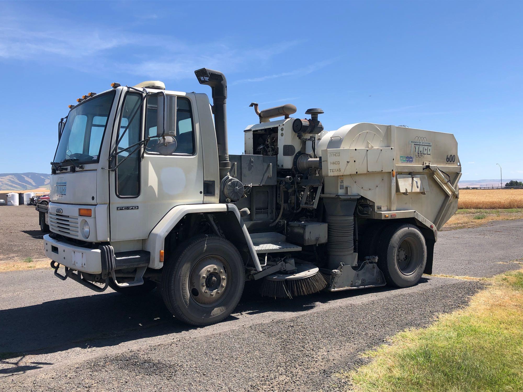 2001 Tymco 600BAH Street Sweeper, Fruehauf FC70 Chassis, Cummins Diesel