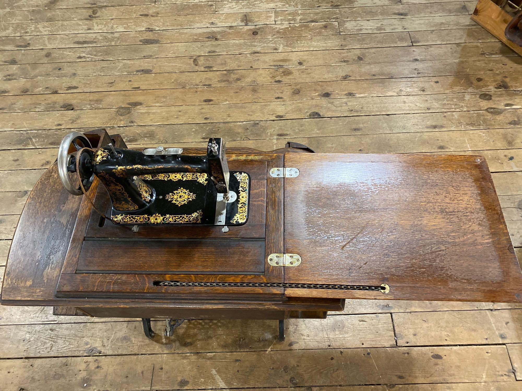 Roberts Treadle Sewing Machine w/Table