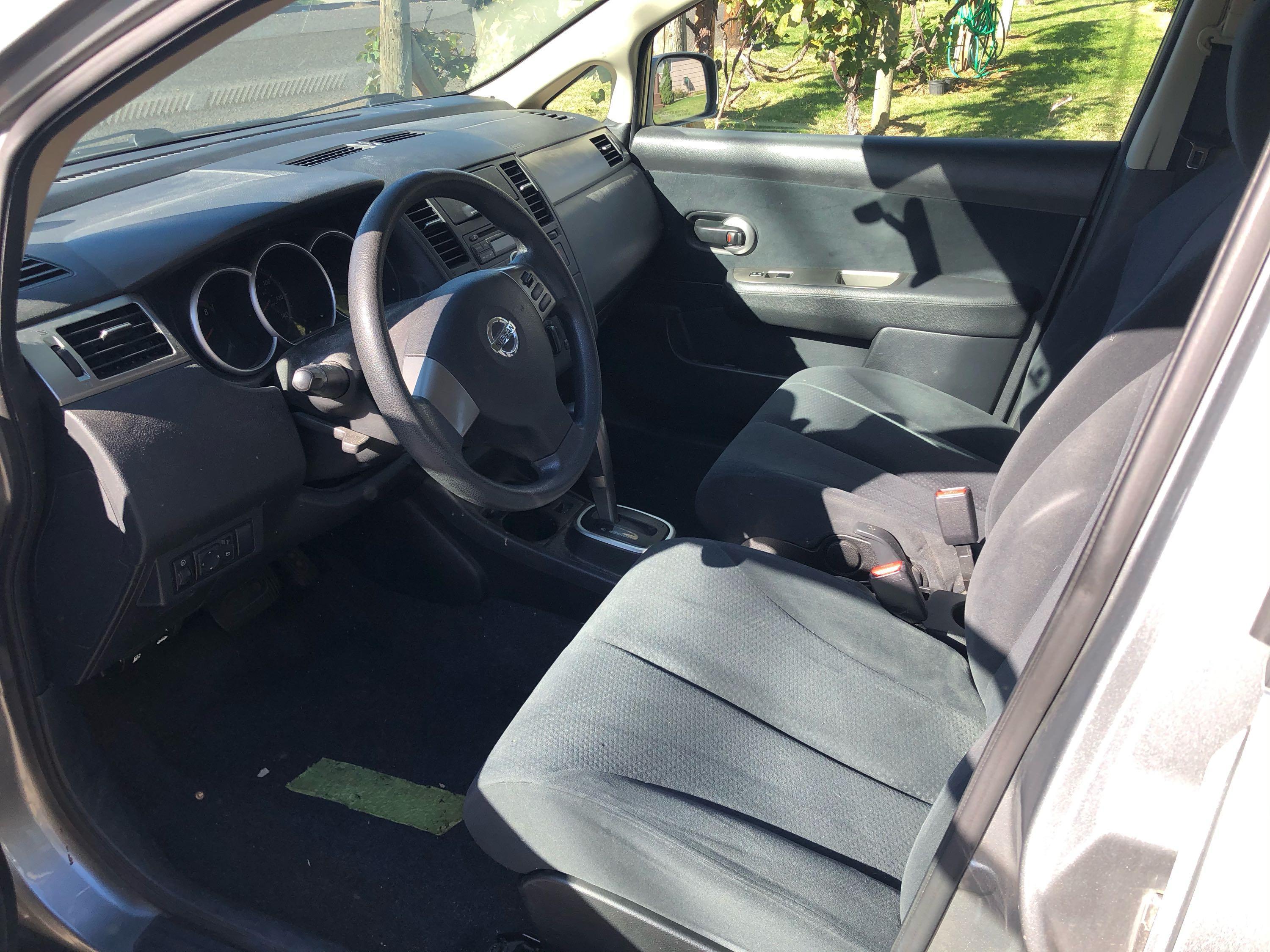 2010 Nissan Versa hatchback