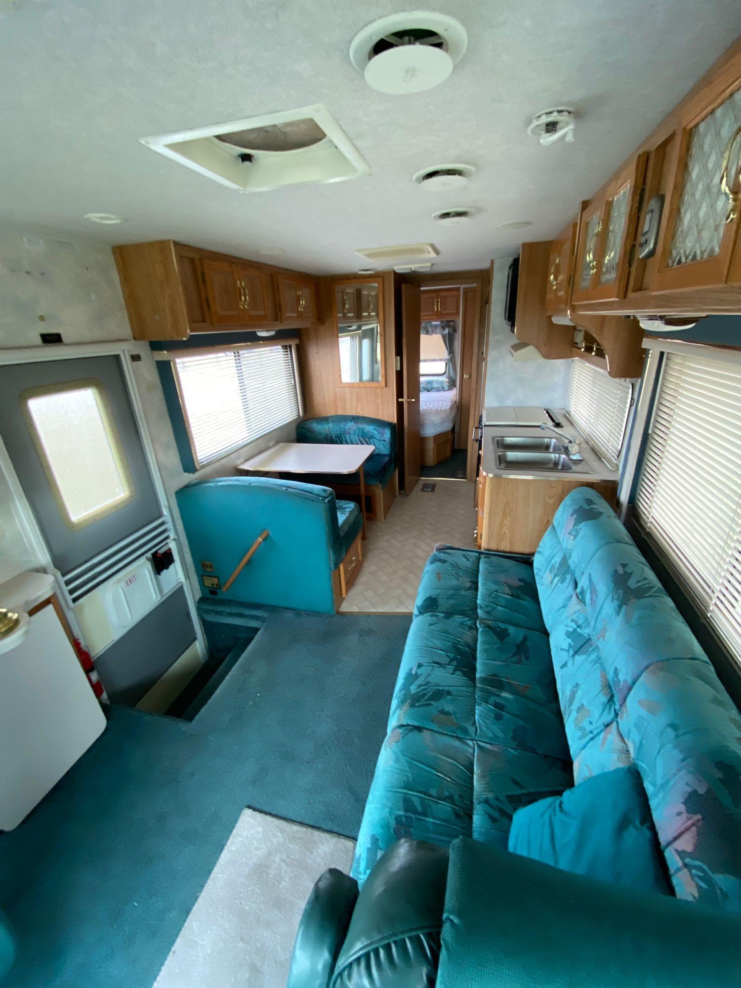 1995 Coachman Catalina Series Class A 27'8" Motorhome, 265CB Corner Bath Floor Plan