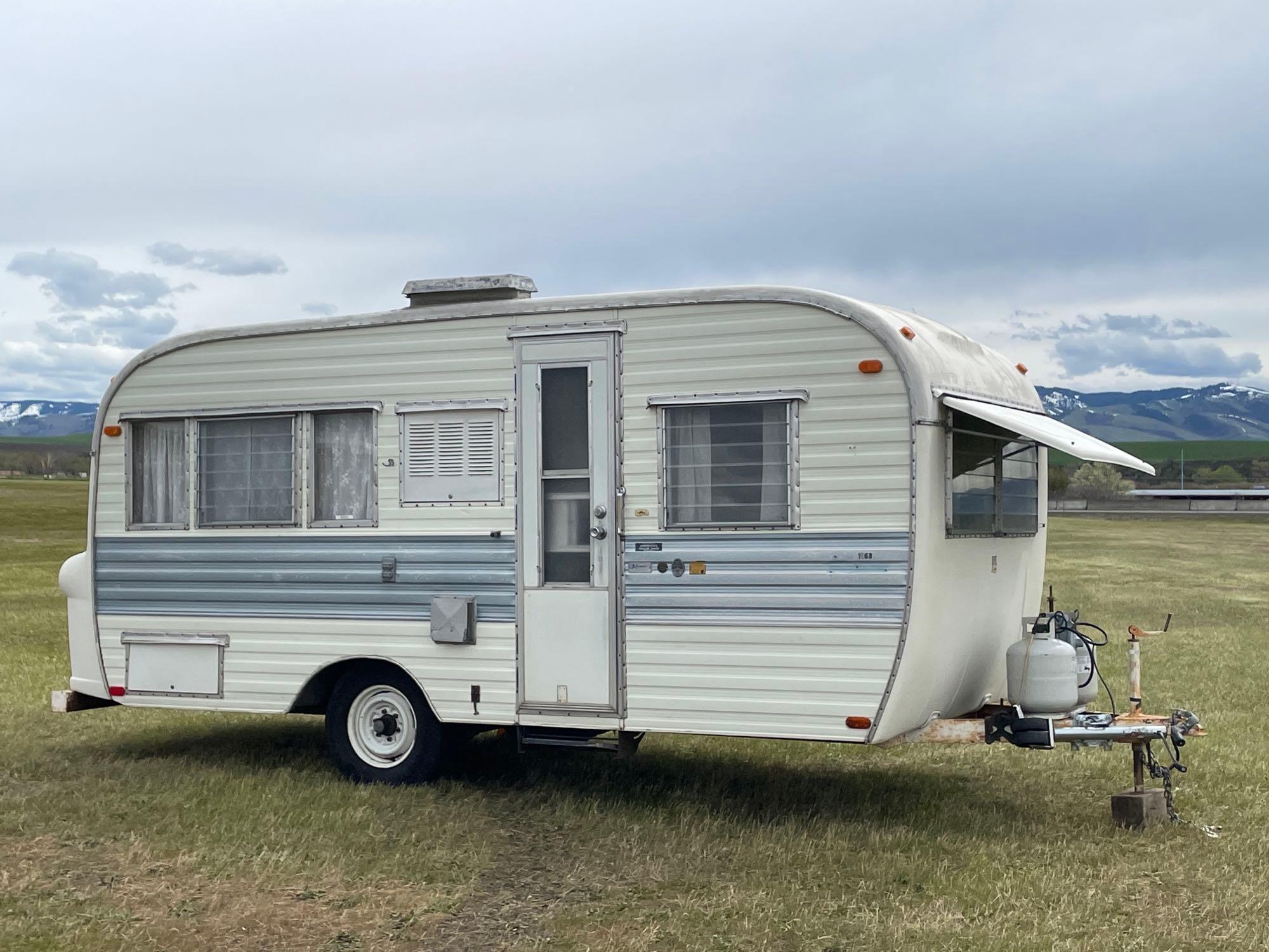 1968 Kencraft Single Axle Travel Trailer 18' (Perfect For Glamping)