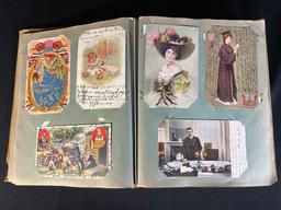 Vintage post card booklet w/ an assortment of post cards