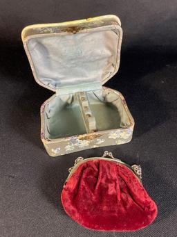 Vintage floral trinket box -see photo's-