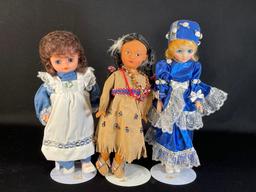 Assortment of various dolls -see photo's-