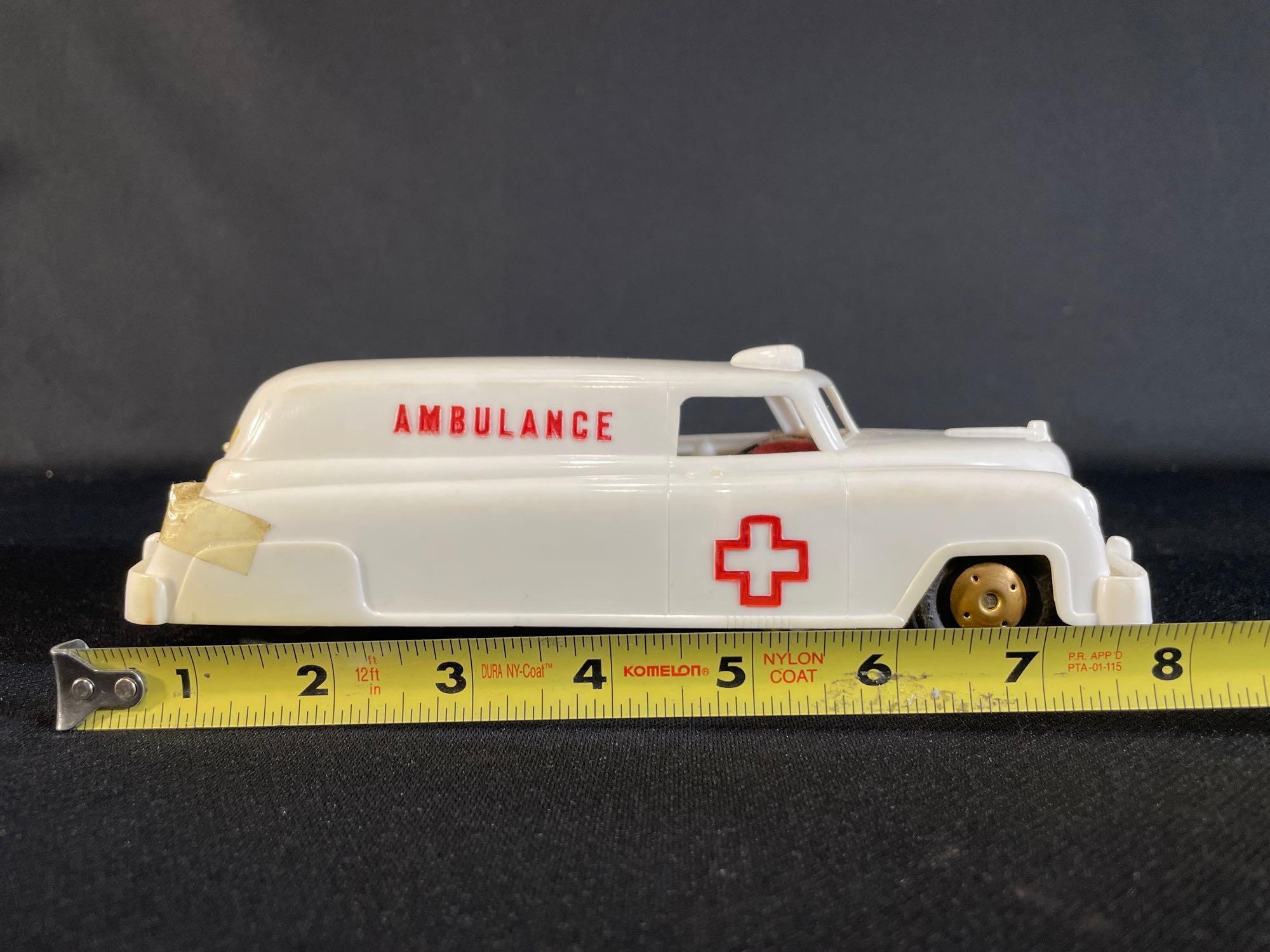 Wyandotte No. 817 Plastic Ambulance Friction Motor & Siren w/ Original Box