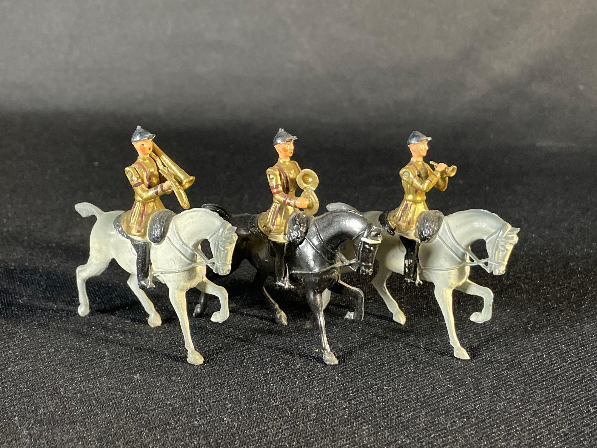 (19) Assorted Britains figurines - see photo's-