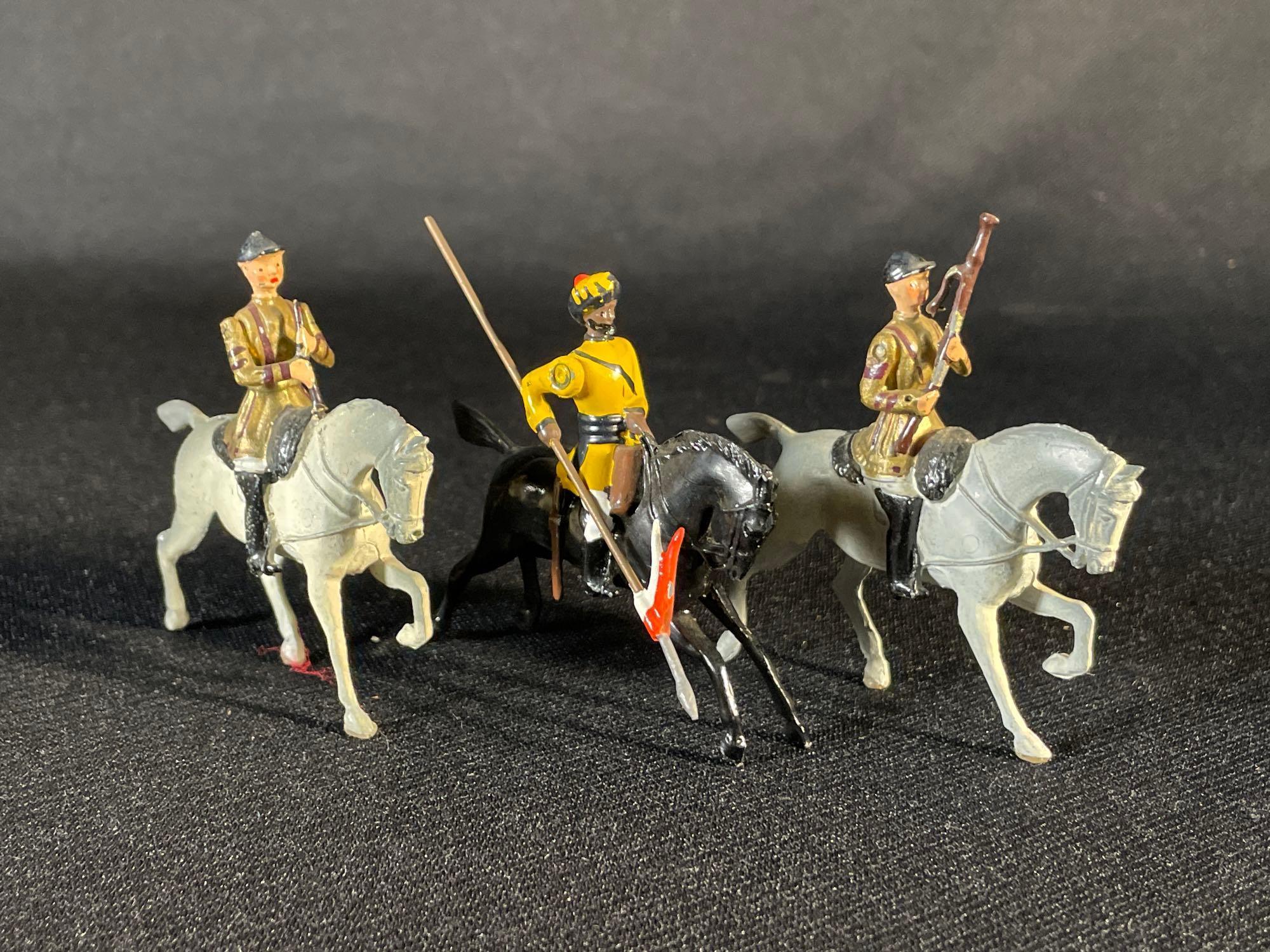 (19) Assorted Britains figurines - see photo's-