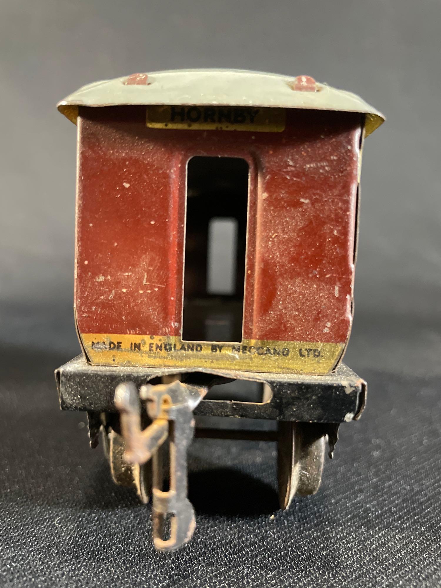 Antique Hornby wind-up train set w/ key & tracks